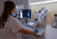 Campaña busca concientizar sobre el cáncer de mama en mujeres jóvenes