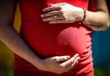 Organizaciones denuncian maltratos a migrantes embarazadas en EE.UU.