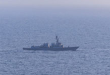 EE.UU. detiene el paso de buques en el estrecho de Ormuz según el Comando Central