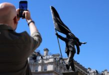 Banksy revela su nueva escultura en Londres