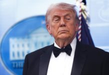 Trump revela preocupación sobre colapso en Irán y sugiere reabrir Ormuz