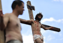 La conmemoración del Viernes Santo en América Latina: Procesiones y Tradiciones