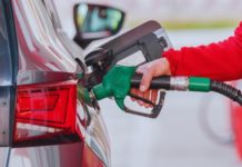 Acuerdo en México fija tope de 28 pesos por litro en diésel