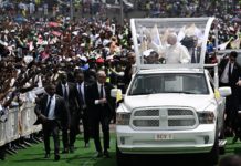 León XIV aboga por compartir el pan en Camerún