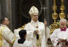 León XIV llama a la unidad y la búsqueda de paz durante la Vigilia Pascual