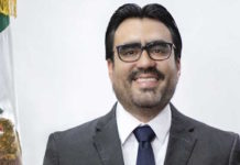 Juan de Dios Gámez, alcalde de Culiacán, presenta su solicitud de licencia