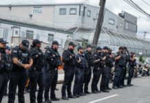 Toque de queda en Newark tras disturbios en centro de migrantes