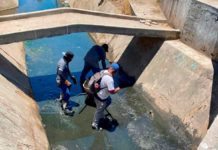 Avanza limpieza de canales pluviales en Mazatlán