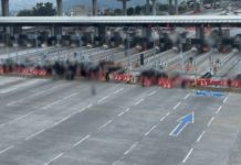 Estudiantes de Ayotzinapa bloquean la autopista México-Cuernavaca