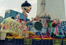Desfile del Día de Muertos fusiona tradición con el Mundial en CDMX