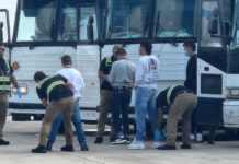 Trump destaca sus cifras de detenciones y expulsiones de migrantes