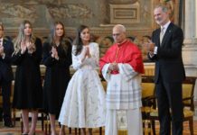 Bienvenida del Papa en el Palacio Real español