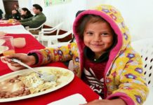 Niña encontrada sola dentro de un auto en Puebla