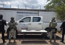 Recuperan camioneta robada en Navolato con armamento en su interior