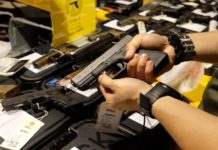 EE.UU. impugna ley de California sobre pistolas semiautomáticas Glock